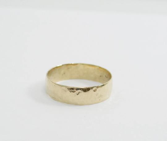 14k yellow gold 4.8 mm wide matte hammered band (2141)