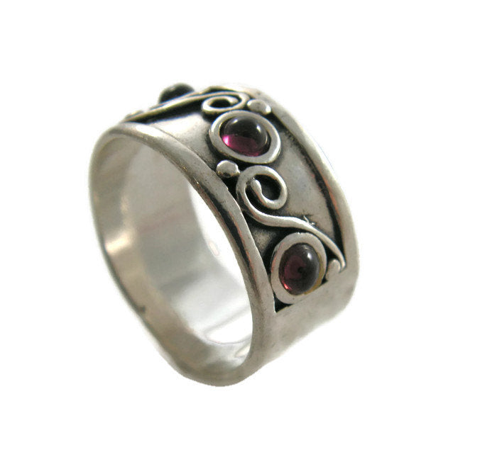 Garnet silver ring