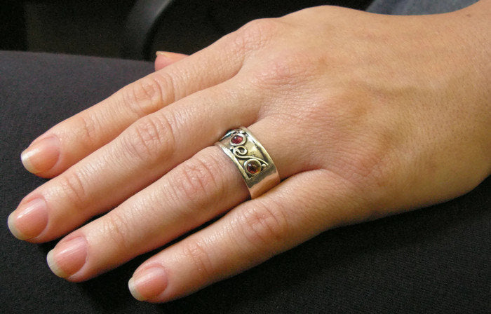 Garnet silver ring