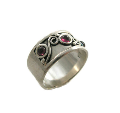 Garnet silver ring