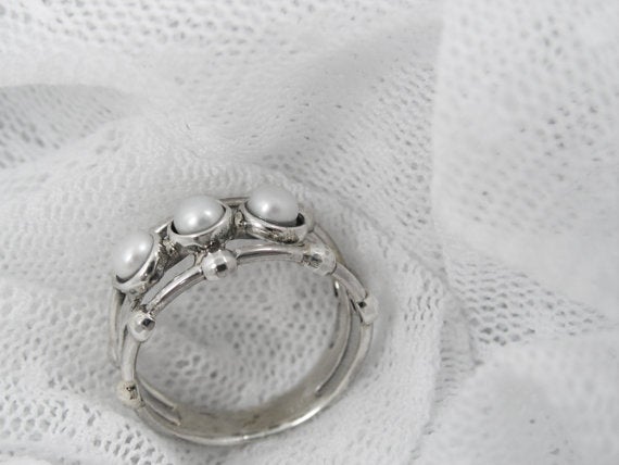 Silver pearl ring