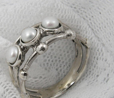 Silver pearl ring